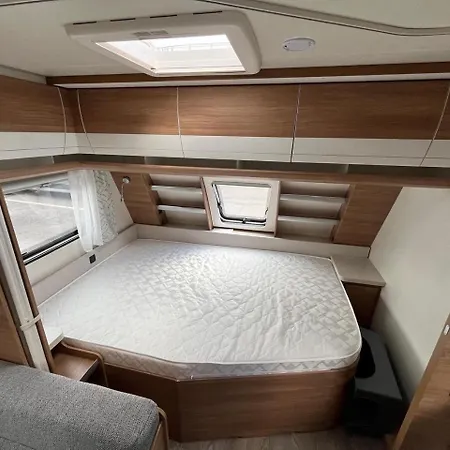 Tahko Caravanmajoitus 营地 库奥皮奥